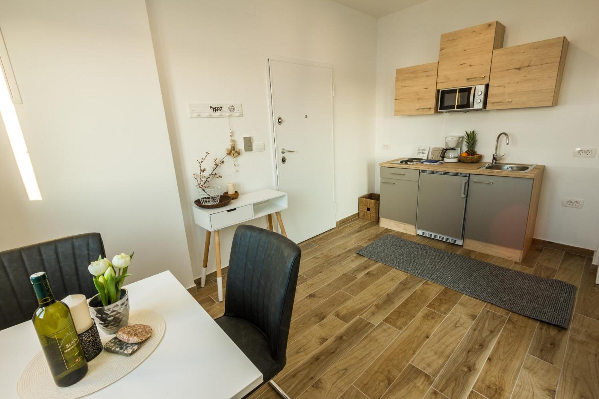 2Bfree Apartments Stinica Eksteriør billede